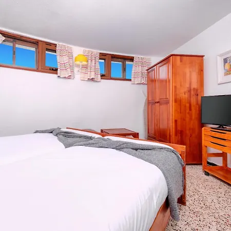 6 - First Line Of The Sea - Ocean Views - 1 Min By Lanzarote Famara