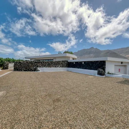 6 - First Line Of The Sea - Ocean Views - 1 Min By Lanzarote * Famara